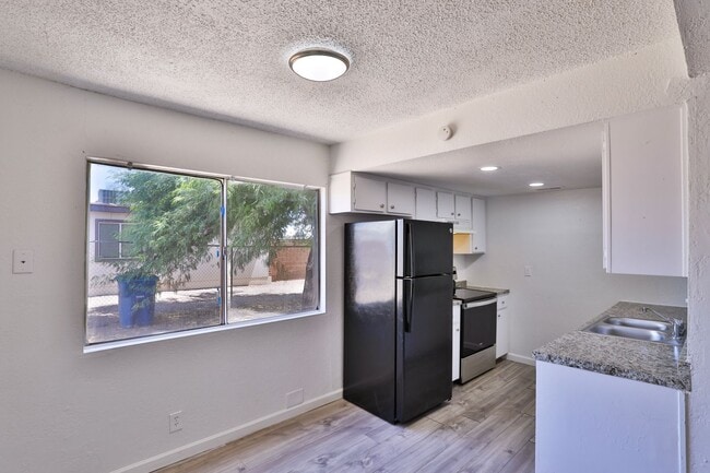 Building Photo - 1417 E Southern Ave