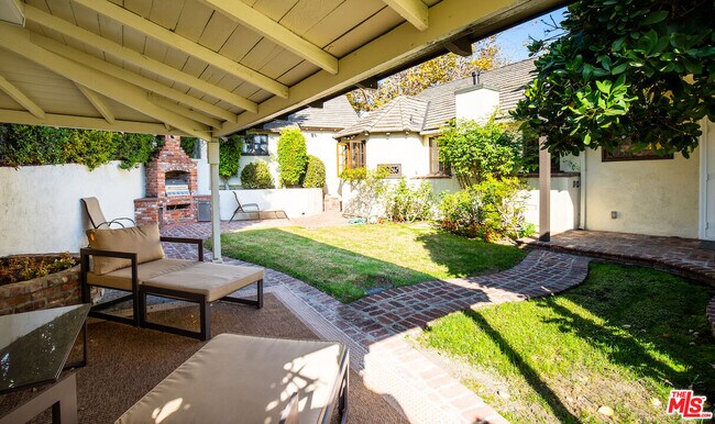 Building Photo - 2771 Club Dr