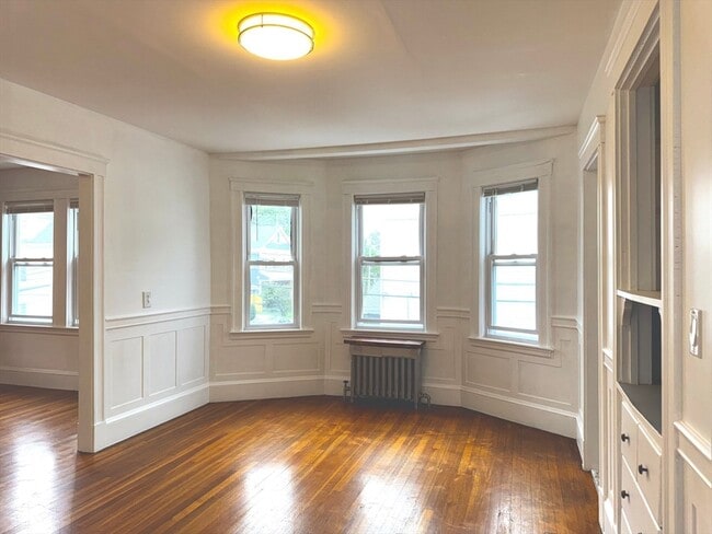 Building Photo - 40 Almont St