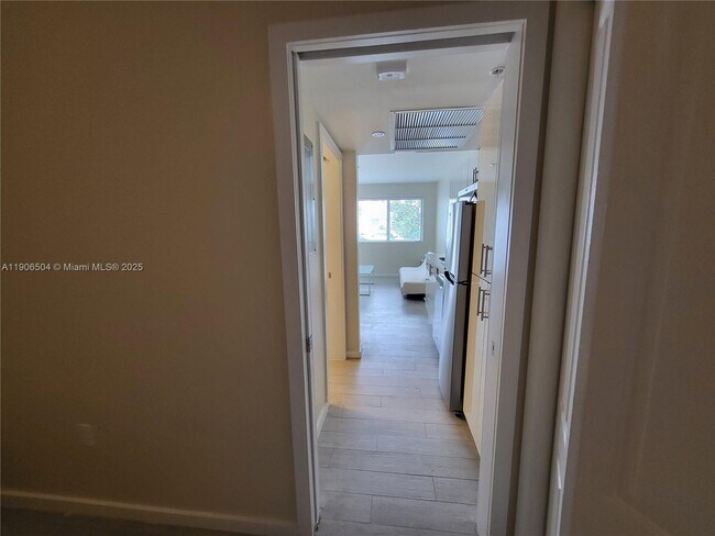 Building Photo - 1601 Meridian Ave