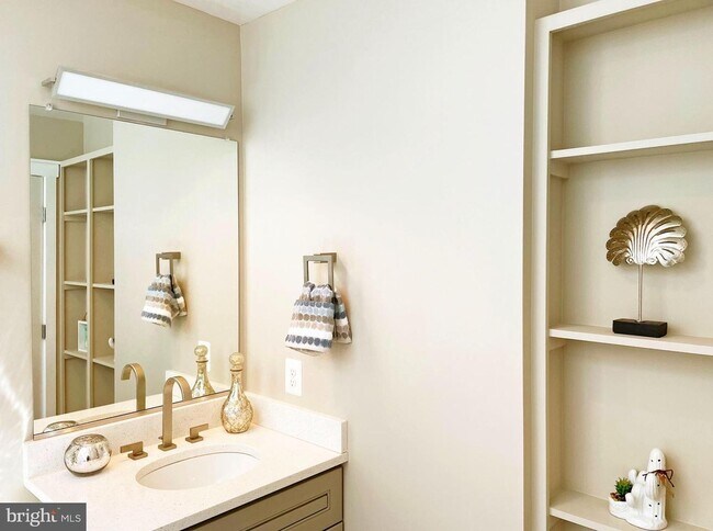 Secondary ensuite bathroom - 765 Girard St NW