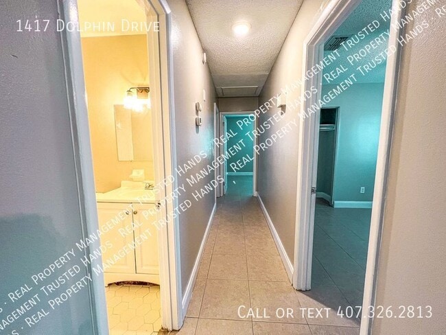 Building Photo - 1417 Dolphin Dr