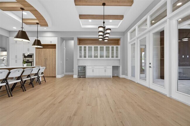 Building Photo - 16130 Pendio Dr