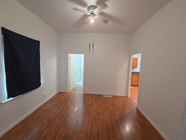 Building Photo - Beautiful 2 bedroom home with large detatched garage