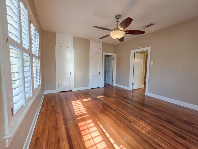 Building Photo - 3901 Red River St