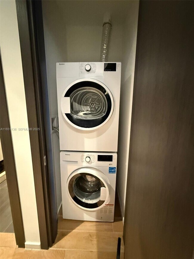 Building Photo - 398 NE 5th St