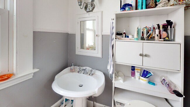 Building Photo - 134 Mansfield St