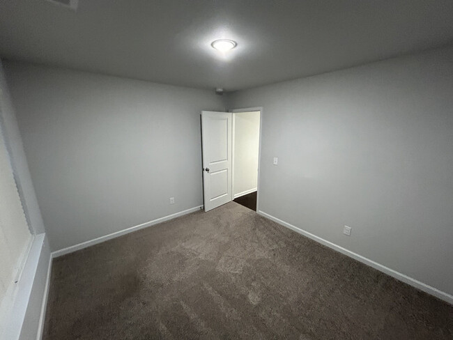 Building Photo - 6031 Villa Ford Ln