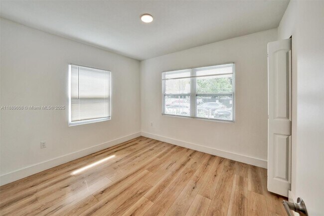 Building Photo - 1413 SW 3rd St