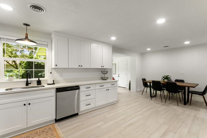 Building Photo - 4300 N 9th Ave