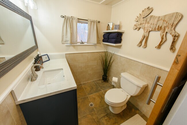 Bathroom - 1097 Club View Dr