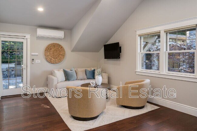 Building Photo - 775 Kirkcrest Rd