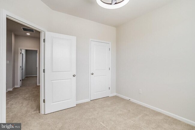 Building Photo - 421 Ensemble Wy