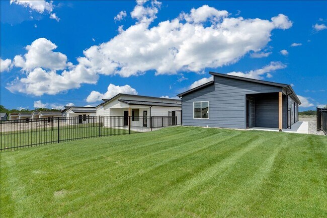 Building Photo - Beautiful Five Bedroom, Two Bathroom Falcon Falls
