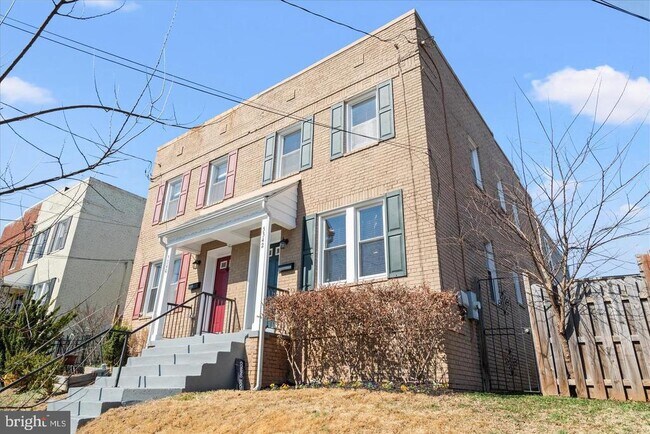 Building Photo - 5342 Ames St NE