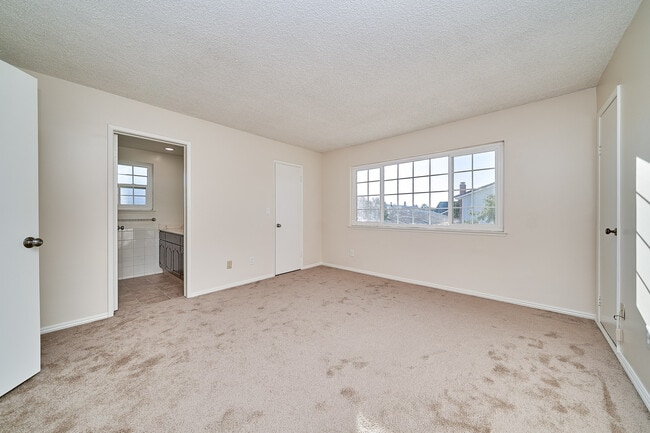 Building Photo - 15507 Caulfield Ave