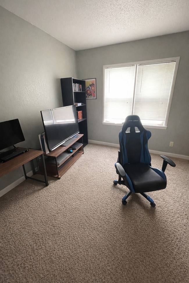 Building Photo - AVAILABLE JUNE 1ST 2026 - 4 bed, 2 bath home available! $250 Off First Months Rent!