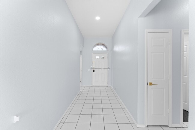 Building Photo - 6903 Hawaii Ln