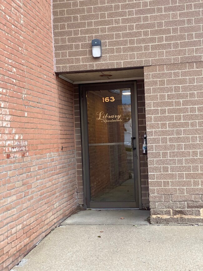 Building Photo - 163 E Main St