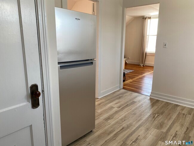 Building Photo - 51 Indian Neck Ave