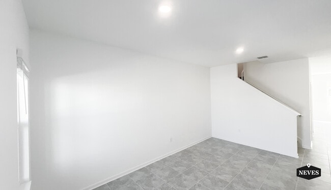 Building Photo - 2562 Skyline Lp