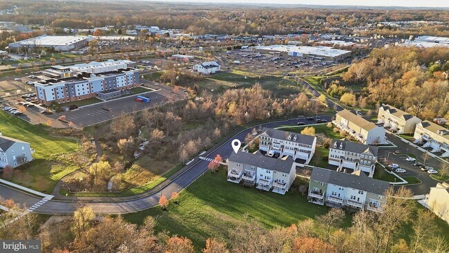 Building Photo - 1700 Beacon Ln
