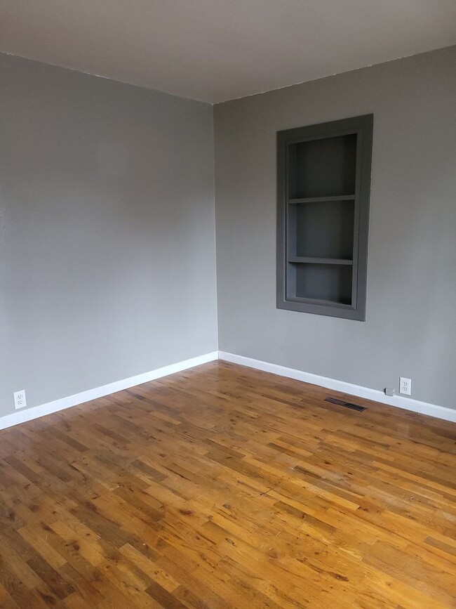 Building Photo - Adorable 3 bedroom 1.5 bathroom house for ...