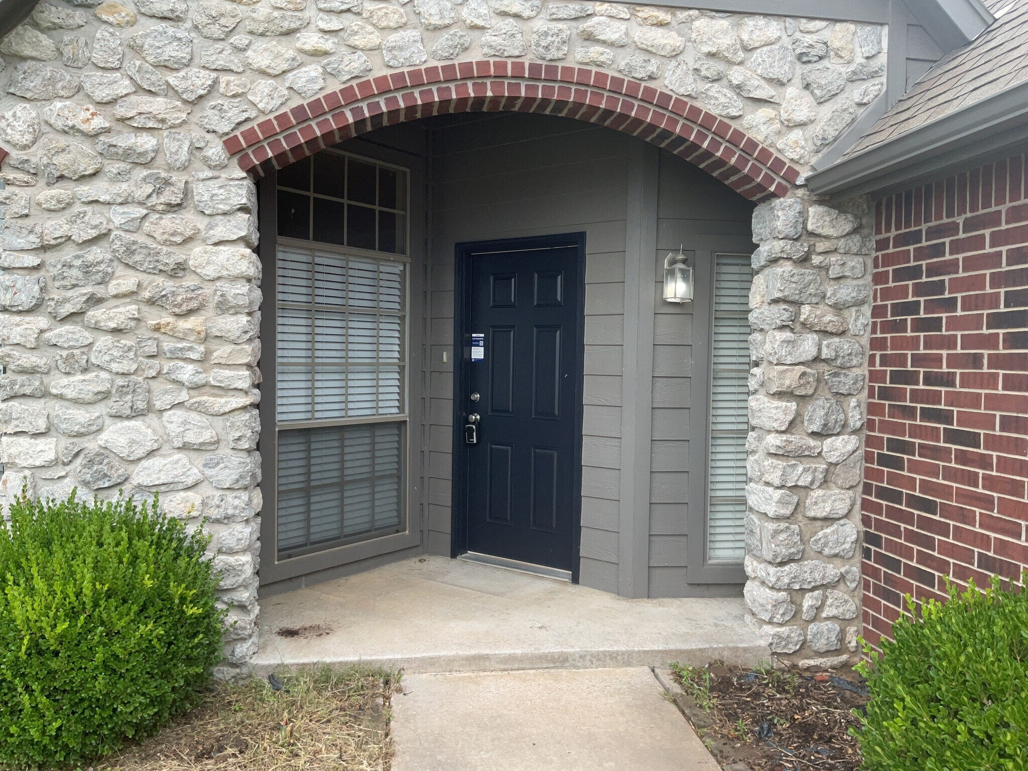 Building Photo - 1606 W Vicksburg Pl
