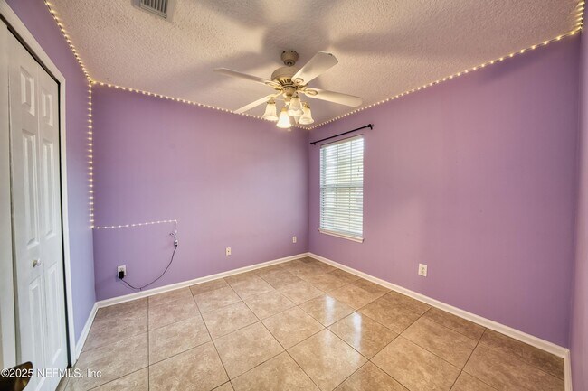 Building Photo - 185 Hawthorn Hedge Ln