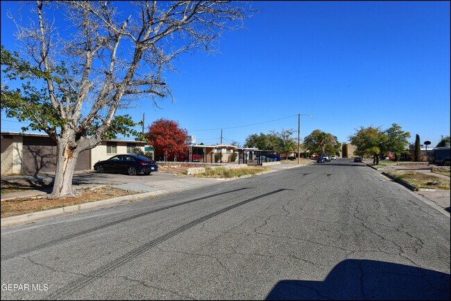 Building Photo - 5108 Paris Ave