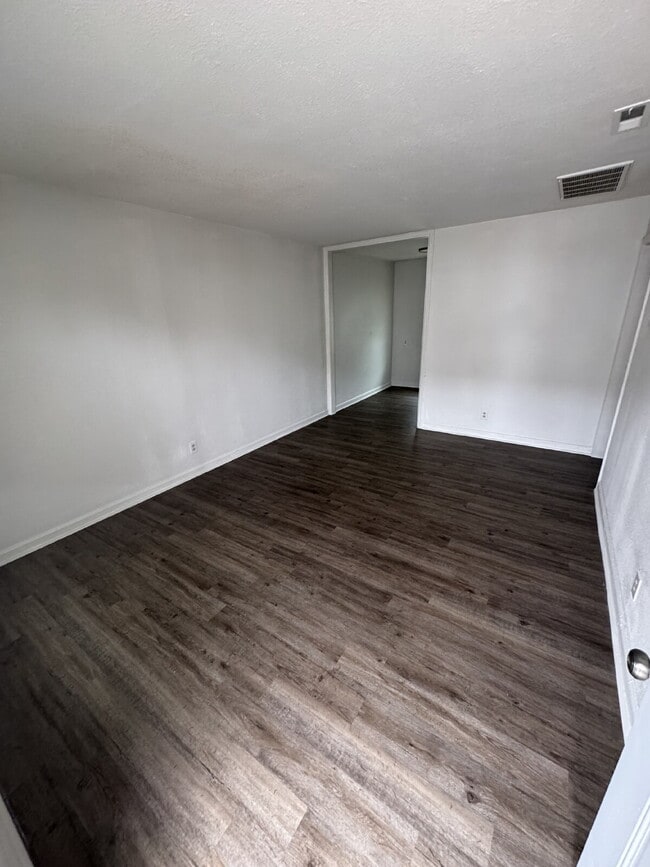 Building Photo - 816 S Water St