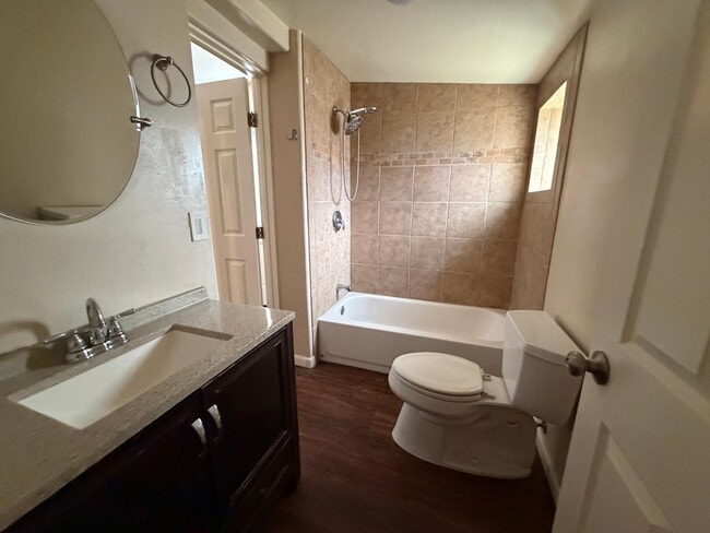 Building Photo - 905 N 2nd St