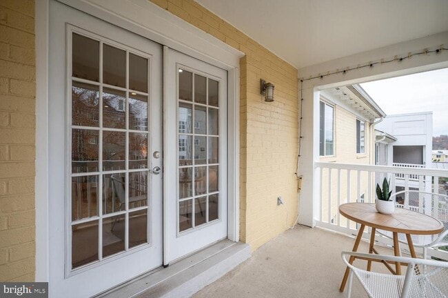 Building Photo - 4113 S Four Mile Run Dr