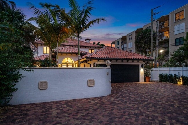 Building Photo - 1 1st Ave S