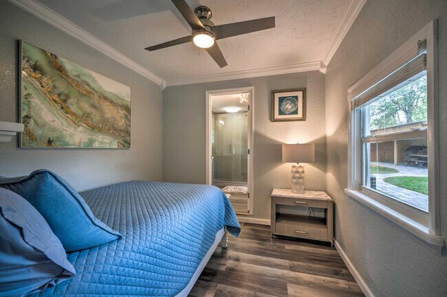 Building Photo - 224 E Kelly Park Rd