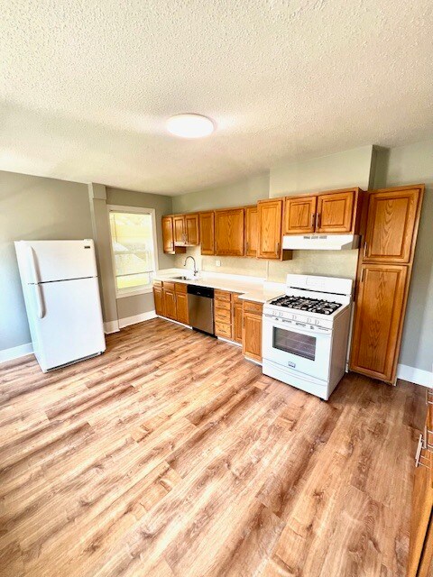 Building Photo - 38 Brown St