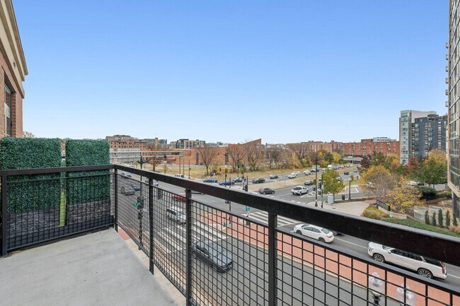 Building Photo - 437 New York Ave NW