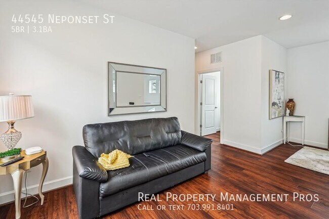 Building Photo - 44545 Neponset St