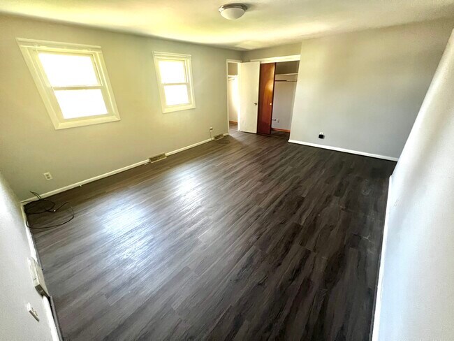 Building Photo - 119 E Summerset Ln