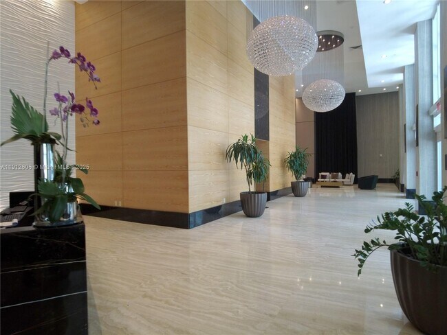 Building Photo - 950 Brickell Bay Dr