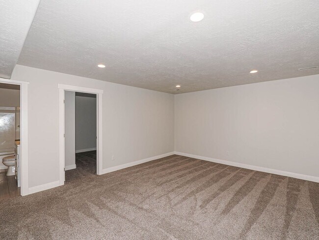 Building Photo - 1239 SilverCrest Dr