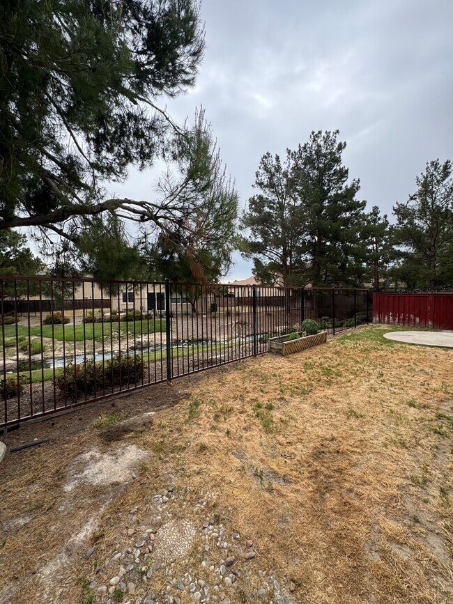 Building Photo - Spacious 3-Bed Lakeview Home with Loft & Community Amenities