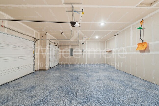 Building Photo - Welcome to this stunning 4-bedroom, 2-bathroom home located in the heart of Spokane, WA.