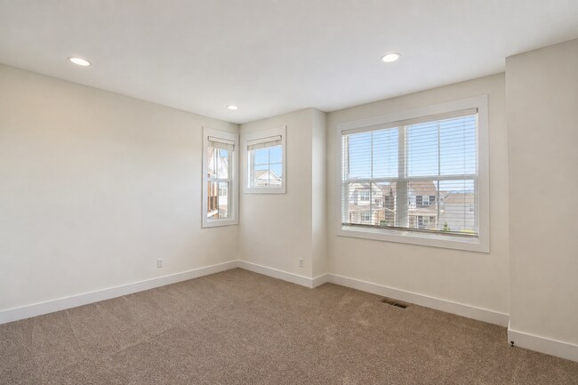 Building Photo - 1380 Belfair St