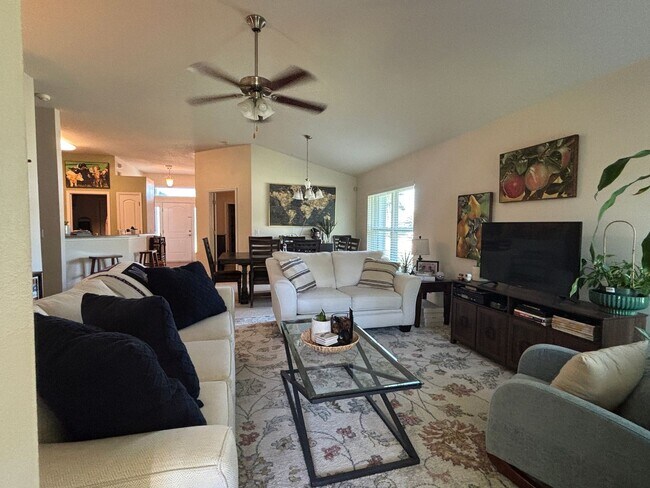 Building Photo - 4 BR 2 BA Annual Rental in Gated community...