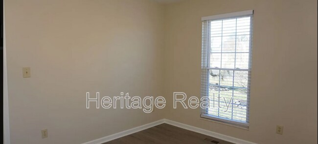 Building Photo - 867 Westgate Dr