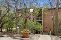 Building Photo - One Bed One Bath Four Lakes