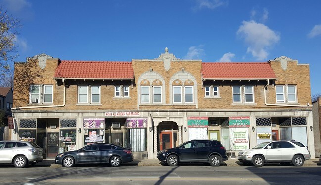 Great Cash Flow!!! 12 Unit Building - 4518-4526 W Burleigh St