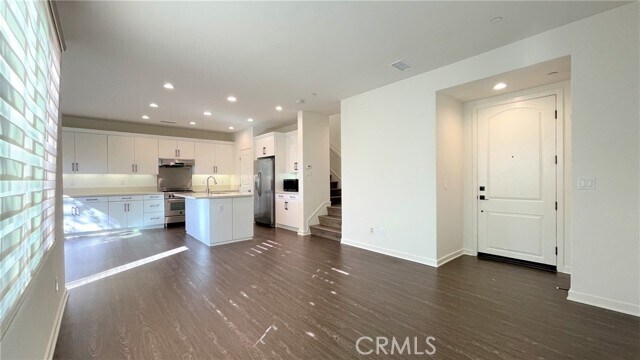 Building Photo - 155 Excursion