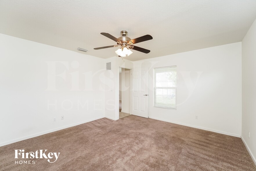 Building Photo - 1481 SW Kamchatka Ave